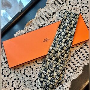 Hermès Black and Tan Patterned Tie with box and shopping bag